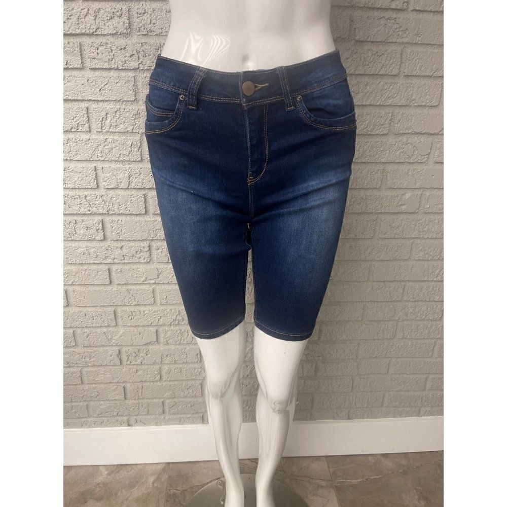 Fashion Nova Women Dark Wash Shorts Size 5 NWT